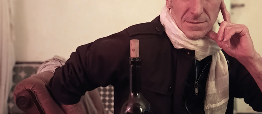 Fernando Tur no vive en Villa Crespo pero lo habita como un vecino más. Es músico, actor y ahora... fierante en Brilla Crespo! Y acá nos comparte sus 5 favoritos del barrio: