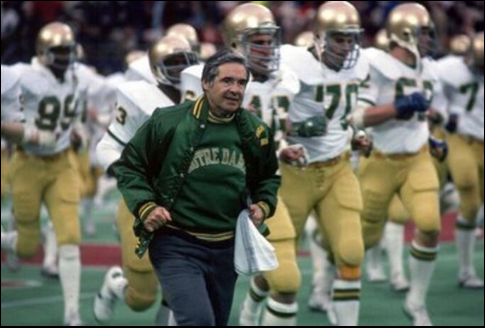 📸 Credit: https://bleacherreport.com/articles/647015-notre-dame-football-how-irish-coaches-fared-in-their-second-year