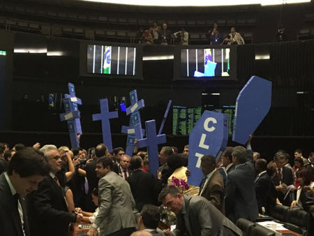 Câmara aprova Reforma que extermina com os direitos trabalhistas