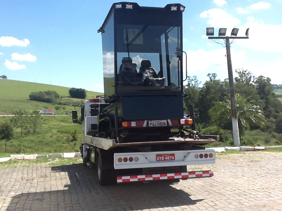 Reboque_BH_-_Transporte_de_Maquinas_para_todo_o_Brasil_-_Cabine_de_Filmagem_de_BH_para_São_Paulo