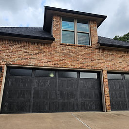 Benbrook, TX homeowners rely on our trusted team for prompt, professional garage door service. We offer complete garage door repair, installation, and replacement across Benbrook, TX, TX, with same-day response times and pricing you can trust. From malfunctioning openers to worn-out doors, we handle it all.