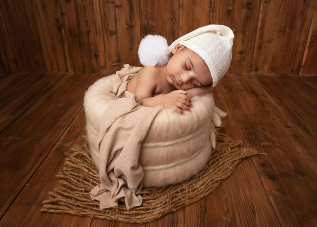 Newborn baby photoshoot in natural light by Oorky Studio Photography