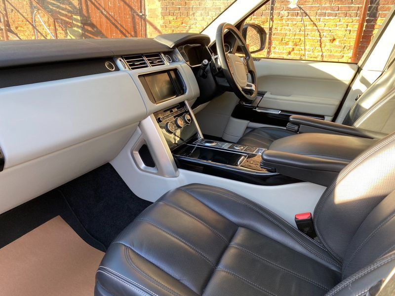 Thumbnail: Land Rover RANGE ROVER Vogue SE (2013)