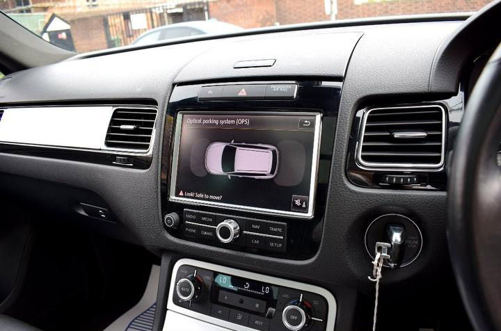 Thumbnail: VOLKSWAGEN Touareg (2011)