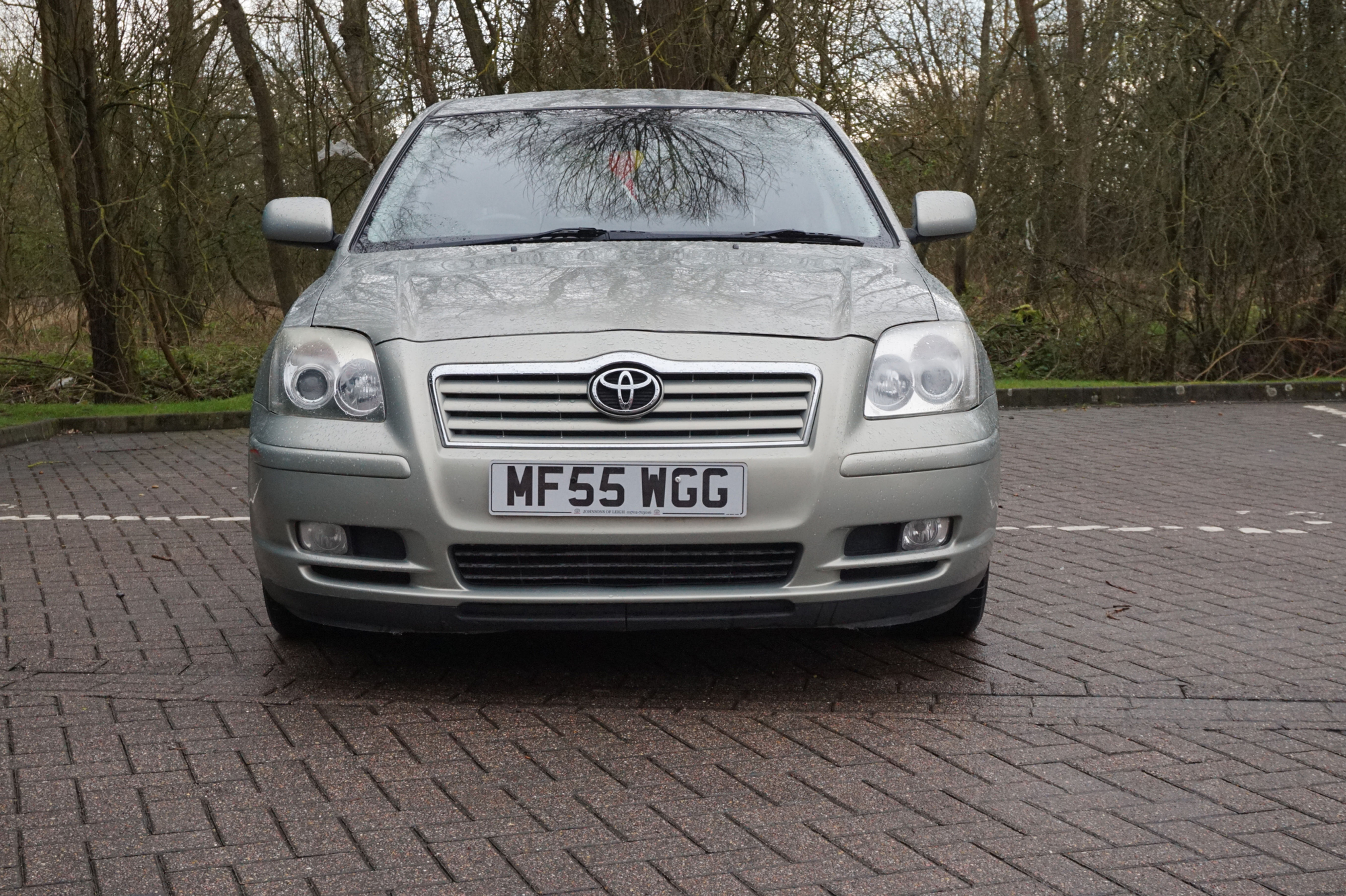 TOYOTA Avensis (2005)