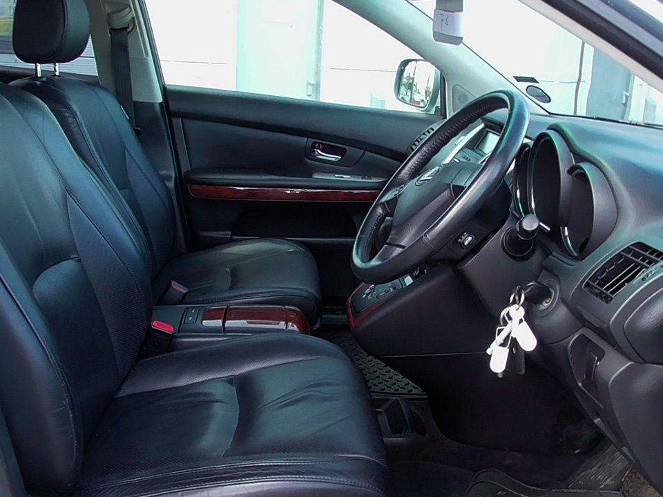 Thumbnail: LEXUS RX300 (2005)