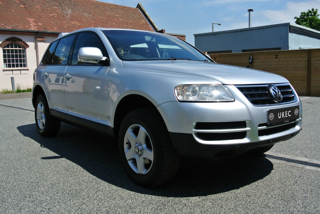 VOLKSWAGEN Touareg (2004)