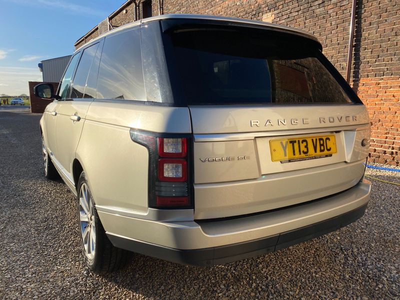Thumbnail: Land Rover RANGE ROVER Vogue SE (2013)