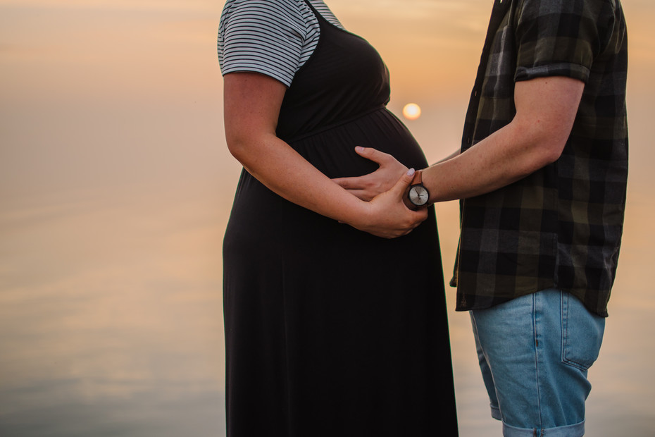 couples-maternity-adventure-session.jpg