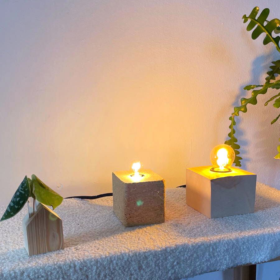 Thumbnail: Pallet blok lamp met strijkijzer snoer