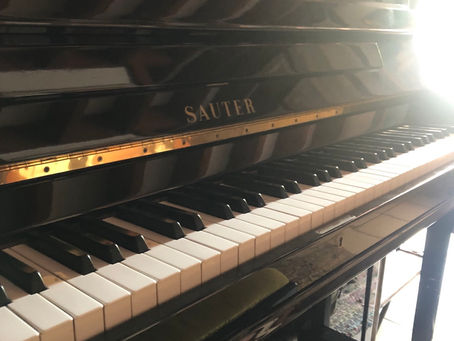Piano droit Sauter