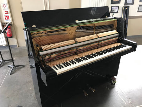 Piano Droit concert Yamaha LU 101