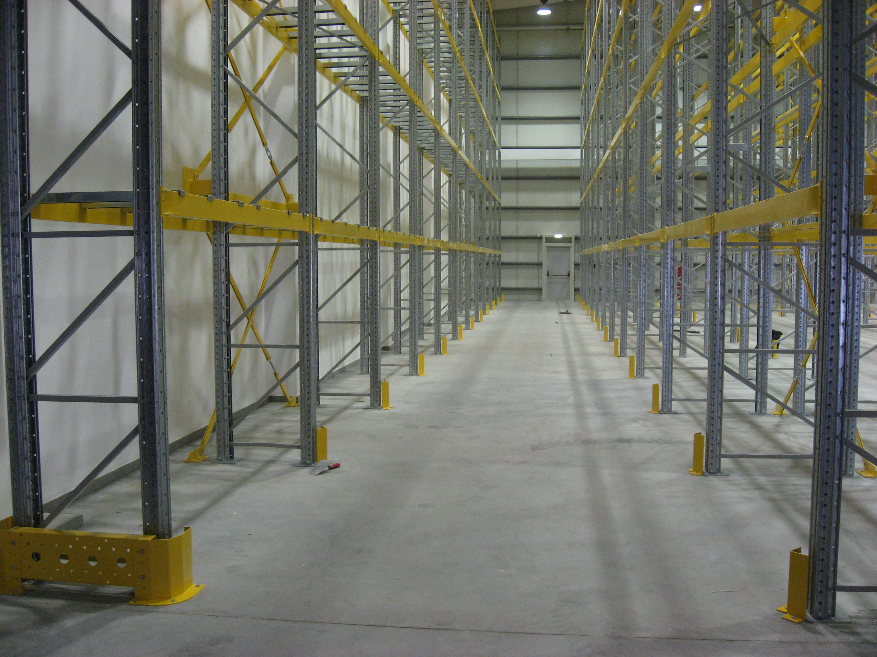 ROSSS seismic pallet racking