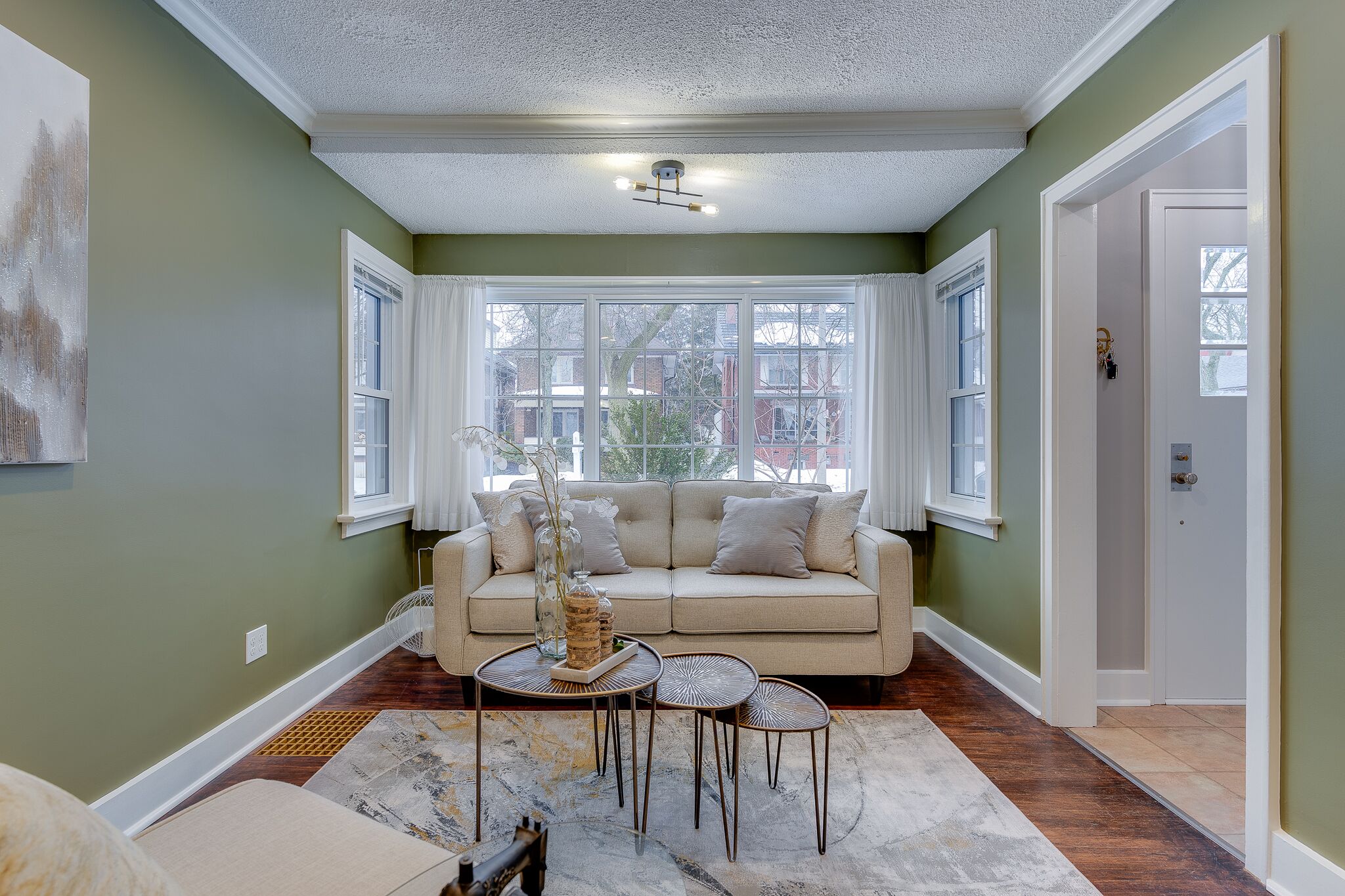 Vacant Staging | Home Light Fixture Design