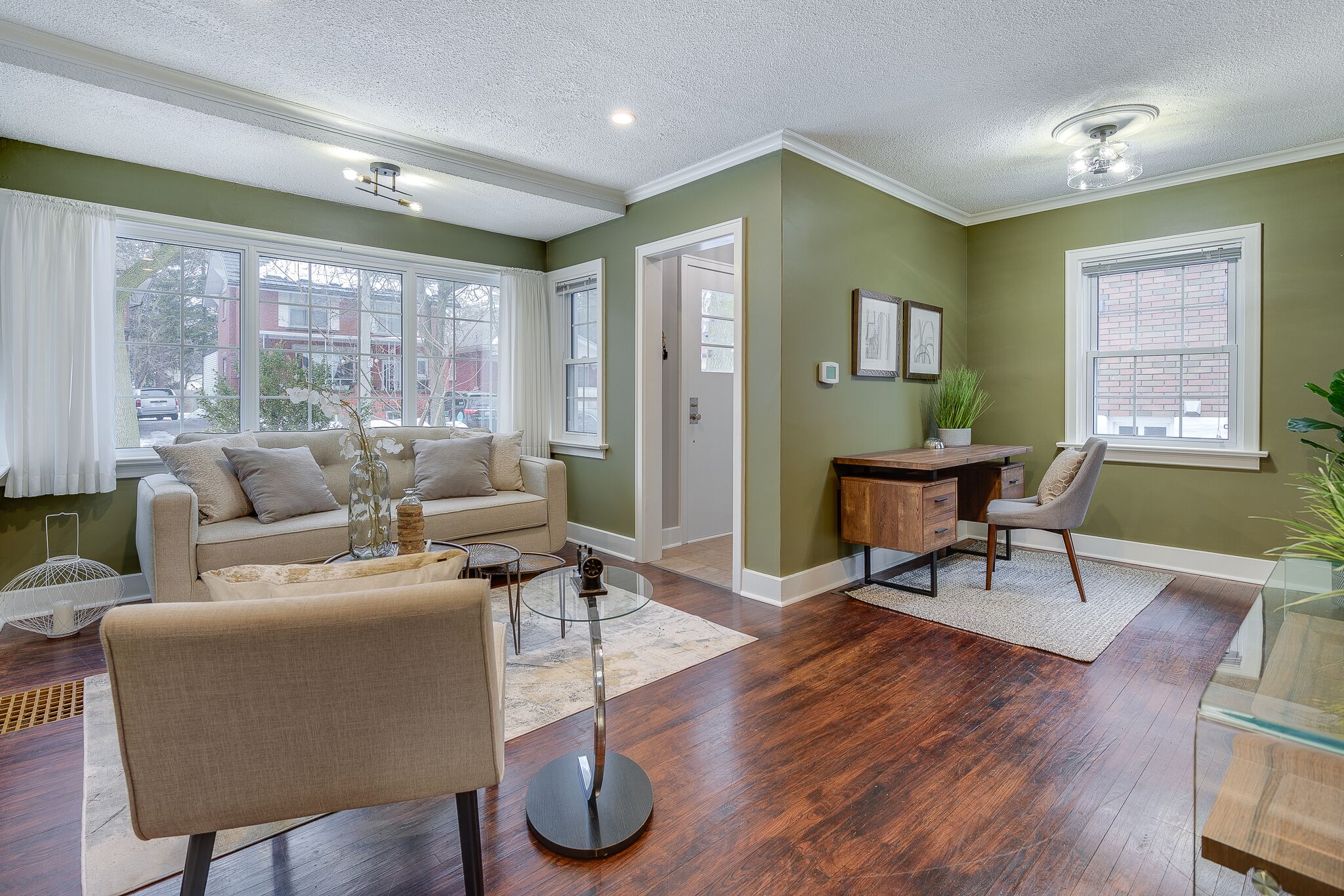 Vacant Staging | Home Light Fixture Design