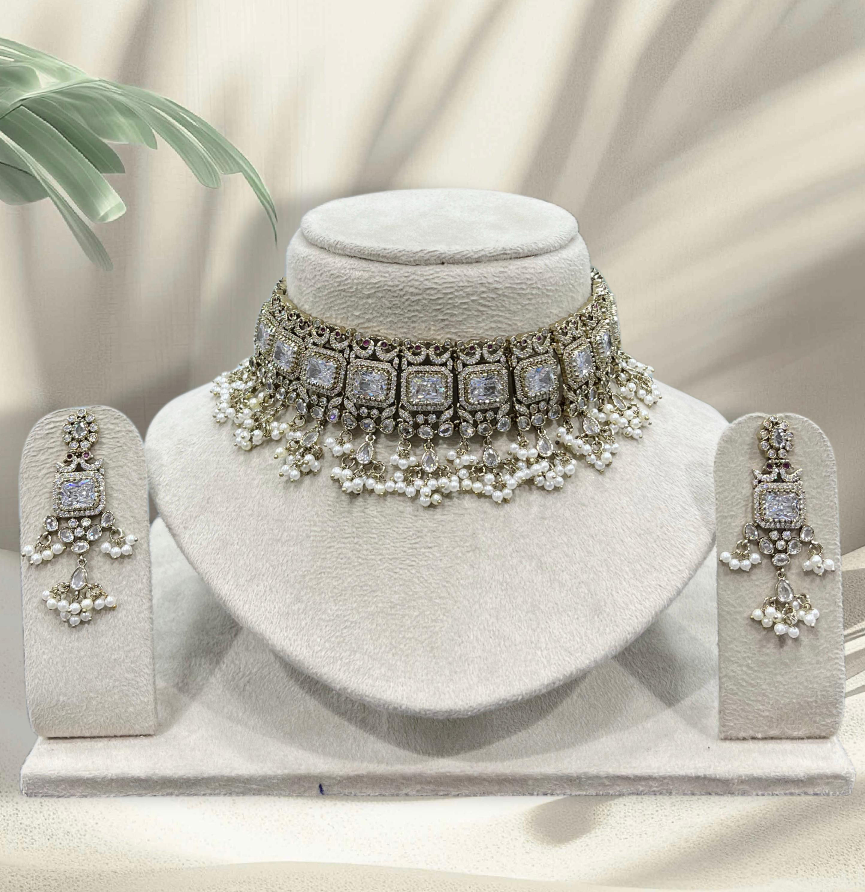 Maisonette choker 