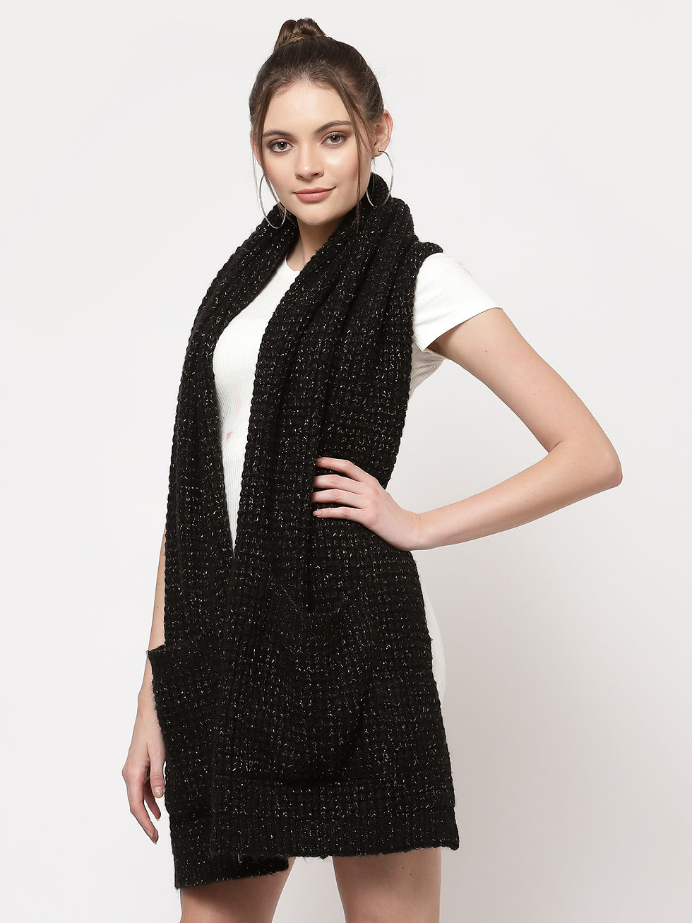 Thumbnail: Glitter Threads Knitted Muffler