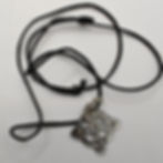 Pendentif nœud celtique nacre Tahiti homme de Dawa Création. Vue d'ensemble .