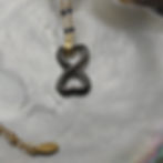 Collier infini double cœur en nacre de Tahiti sur chaine dorée - Vue Zoom