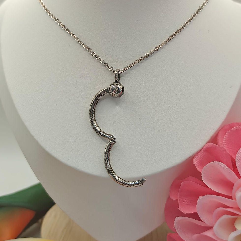 Collier porte-charms en argent 925 avec pendentif ouvrable permettant d'ajouter plusieurs charms personnalisés_ vue ouvert