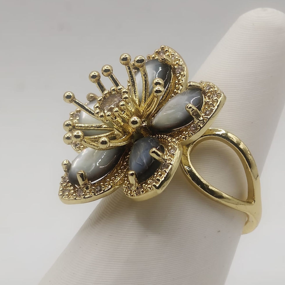 Miniature : Bague fleur de cerisier en nacre de Tahiti sculptée à la main – Collection MA – Dawa Création - Vue Zoom de coté