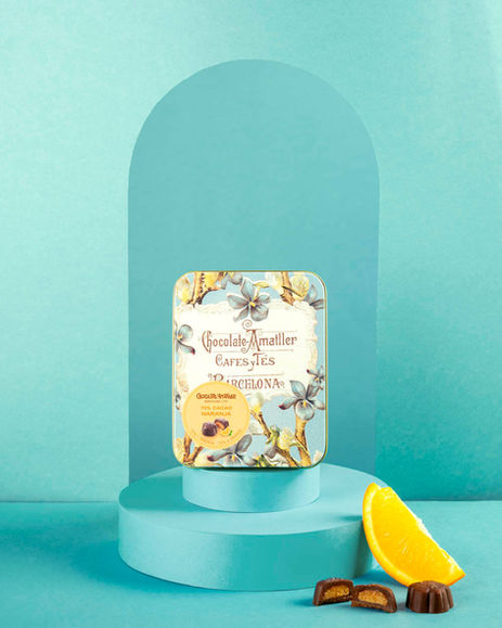 Fotografía still life de los bombones de cacao y naranja para la marca de Chocolate Amatller realizada por Anna Viñas