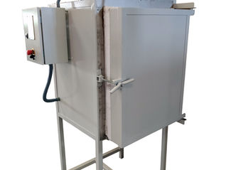 Horno eléctrico de 100lt de capacidad para una temperatura de trabajo de 1.300°C.