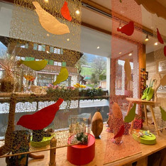 Vitrine Printemps Artisanats Château-d'Oex.jpeg