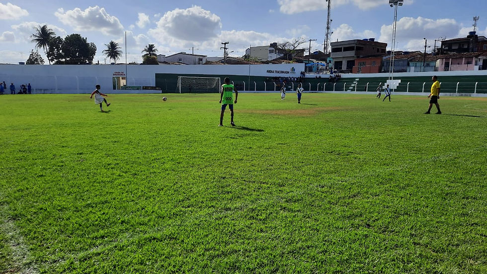 Com certeza! O futebol é uma ferramenta poderosa para promover valores como trabalho em equipe,