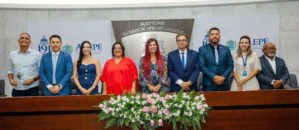 ALEPE premia municípios por políticas públicas para as mulheres