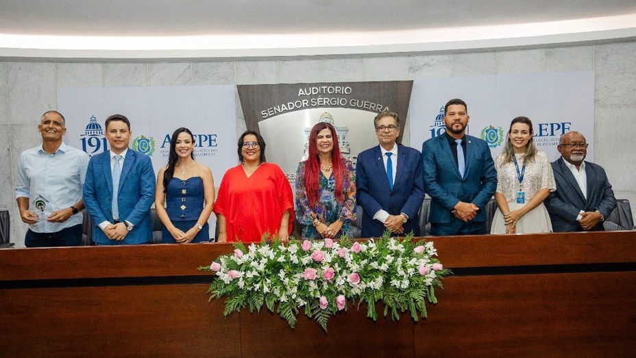 ALEPE premia municípios por políticas públicas para as mulheres