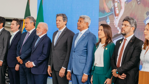 Em Brasília ao lado do presidente Lula, governadora Raquel Lyra recebe os projetos aprovados em Pernambuco para drenagem e contenção de encostas