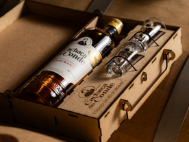 Kit Brasil Cachaça do Conde Amburana 700ml + 2 Copos: cachaça artesanal premiada para presentear e degustar 🇧🇷🥃