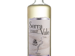 🥃✨ Cachaça Serra Vale Sassafrás 700ml – A Elegância Aromática da Madeira de Canela Sassafrás