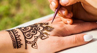como-hacer-un-tatuaje-de-henna-en-casa-6