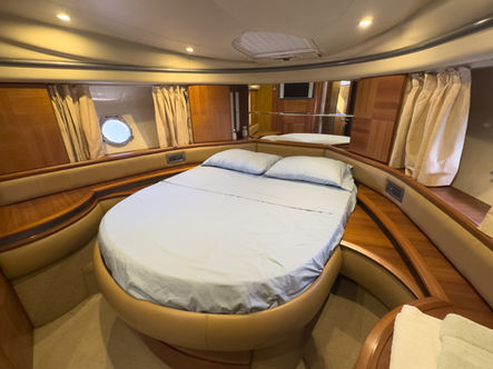 50' Azimut interior photo in Panama for yacht charter