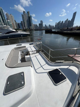 Panama boat rental yacht party catamaran on 43ft Lagoon VIP in Panama