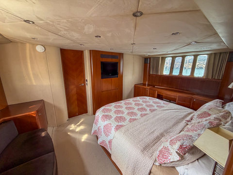 68' Viking Pyramid in Panama for charter