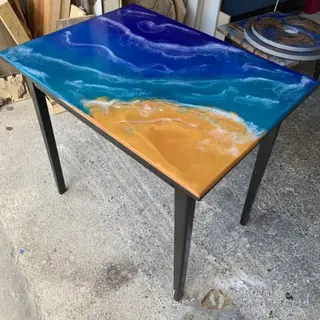 Table basse bois massif et résine epoxy
