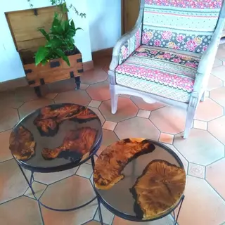 Table basse bois massif et résine epoxy