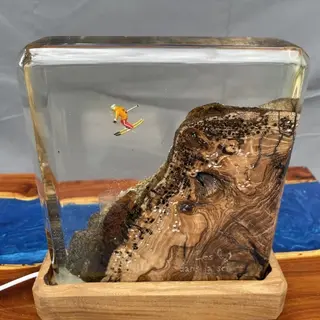 Lampe ski bois et résine epoxy