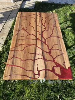 Table basse noyer massif et résine époxy de l'Amazon