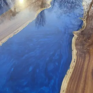 Table basse bois massif et résine epoxy