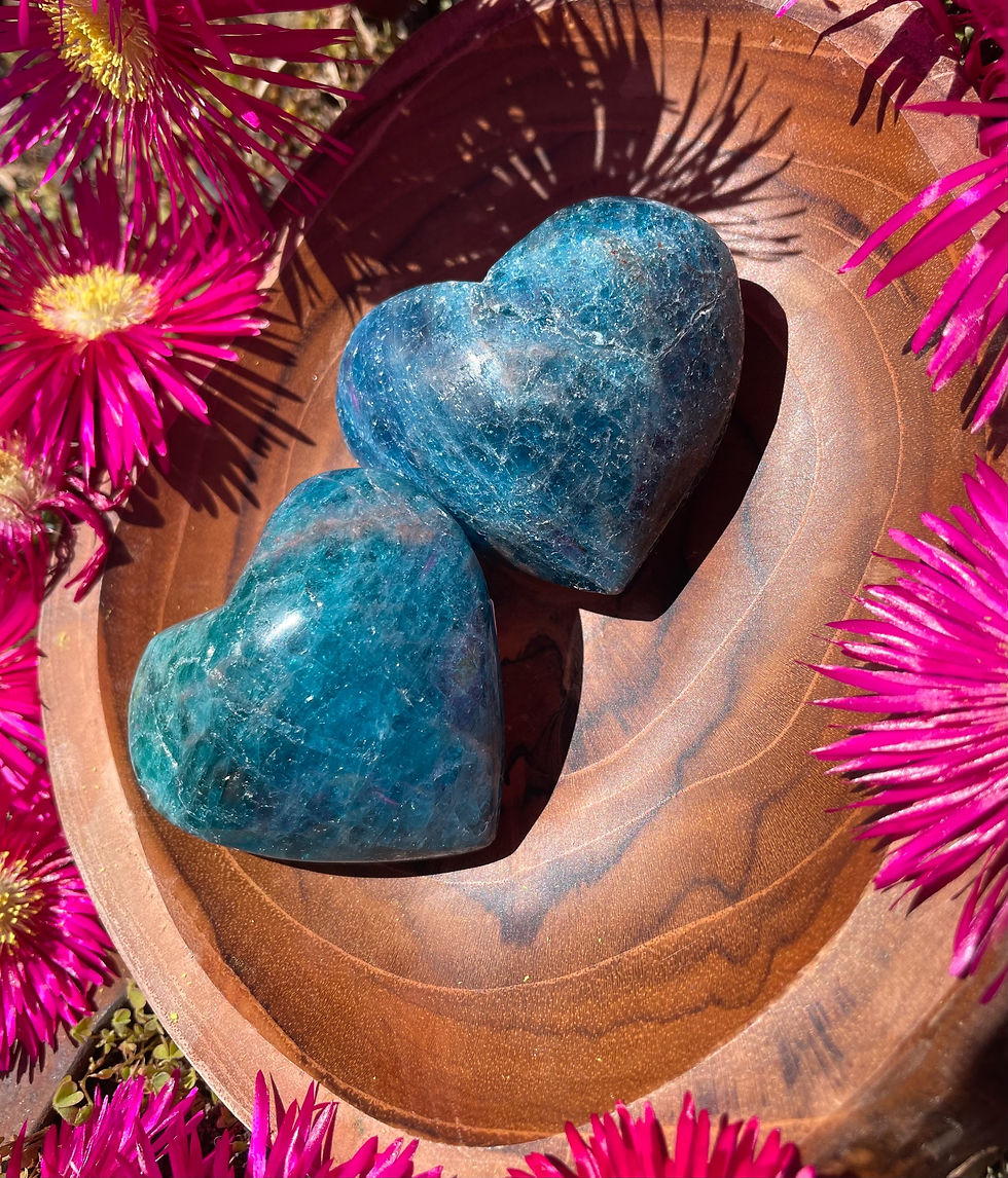 Thumbnail: Apatite Hearts 