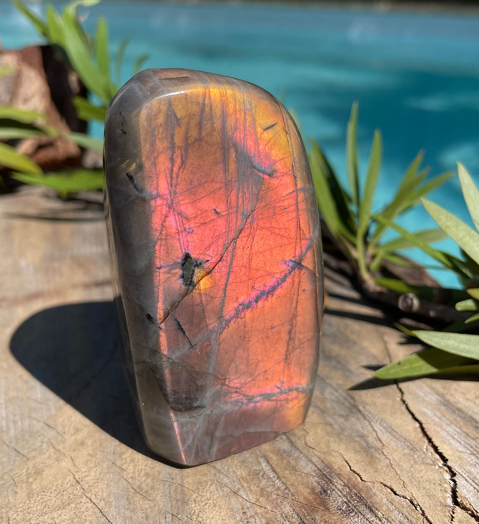 Labradorite free from - Orange flash