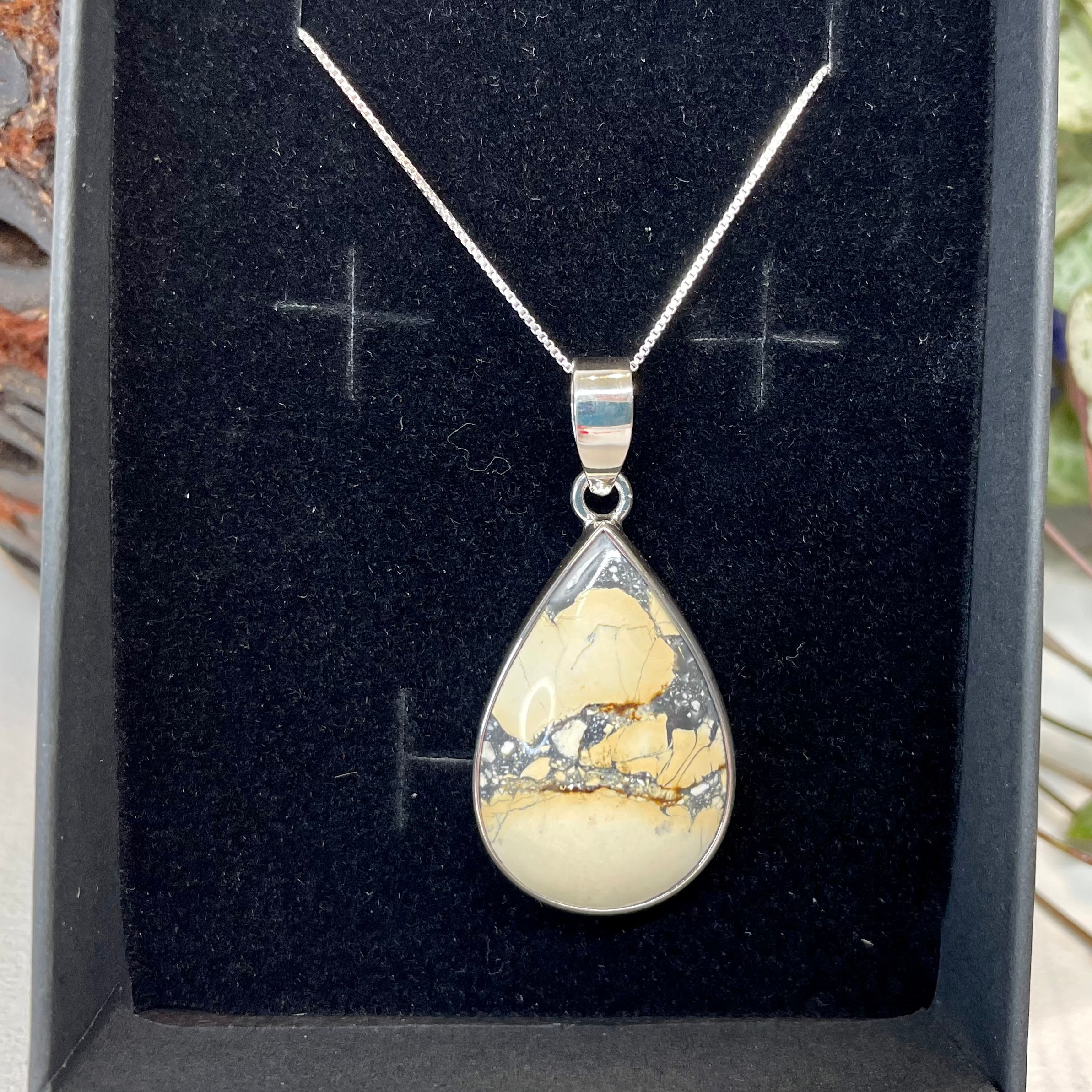 Maligano Jasper Pendant Necklace