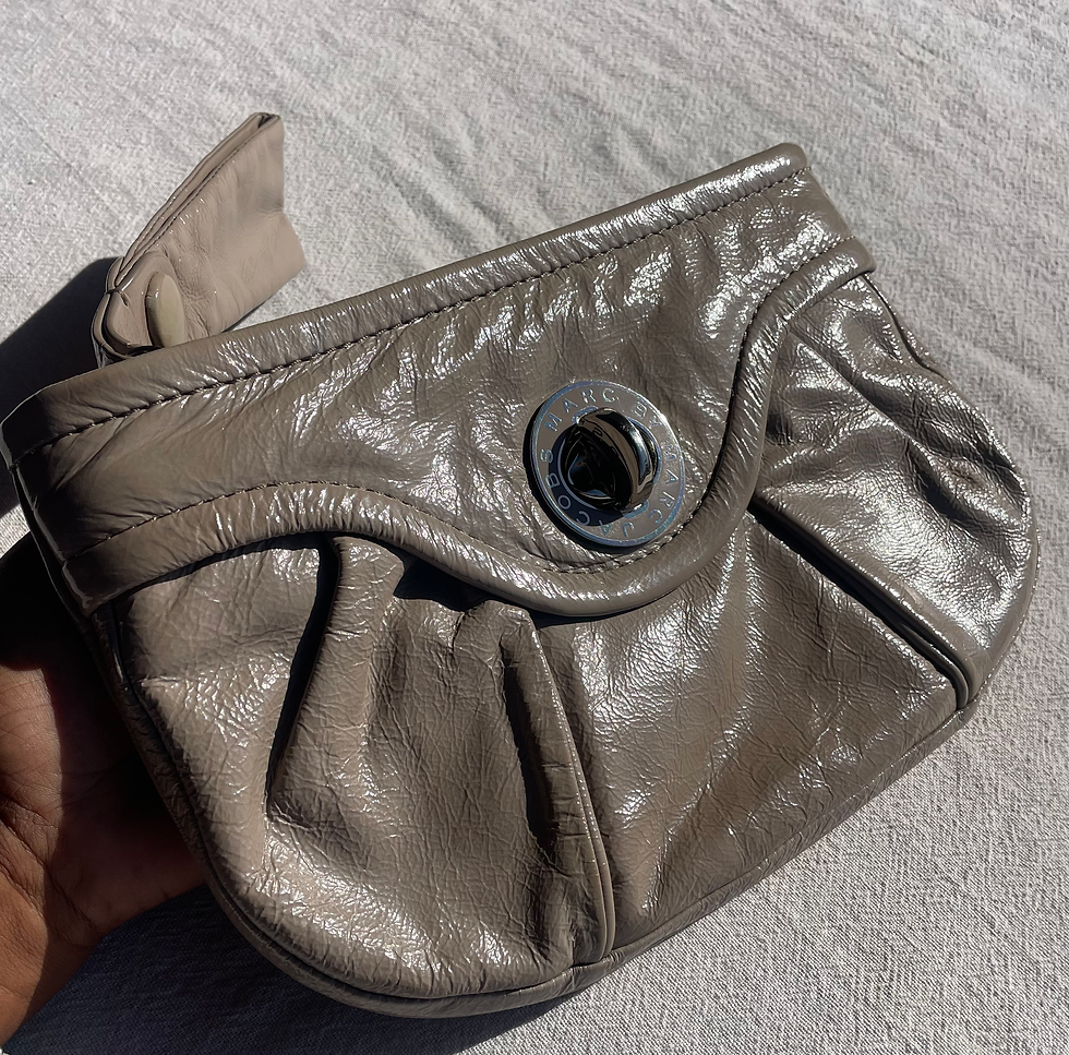 Miniature : Pochette Marc by Marc Jacobs cuir vernis taupe - très bon état proche neuf