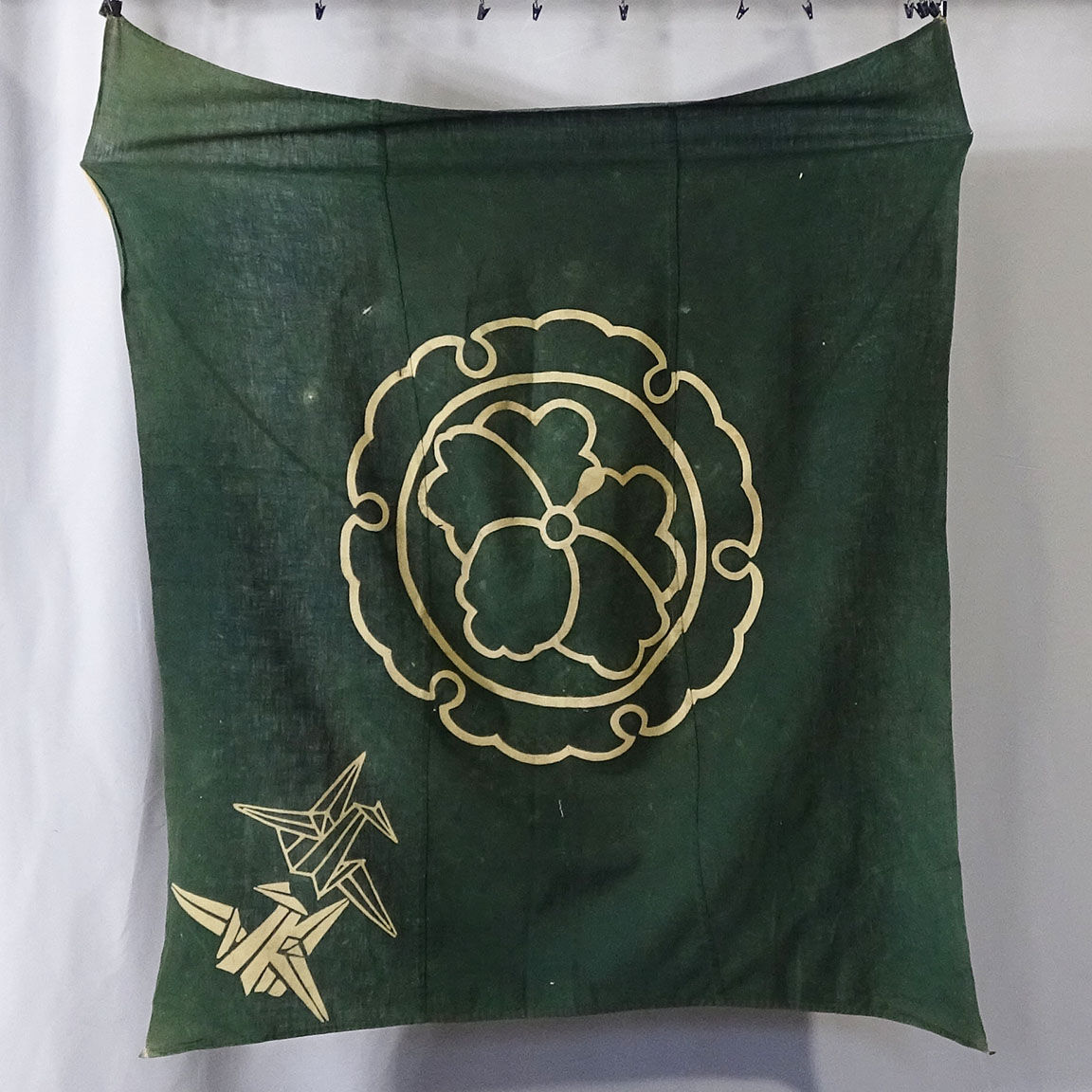 11 Furoshiki: Cranes and Paulownia Leaves within a Snowflake