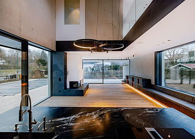 Modern beleuchteter Wohnraum mit Architekturlicht – professionell geplantes und realisiertes Lichtkonzept von Belighted in Wien.