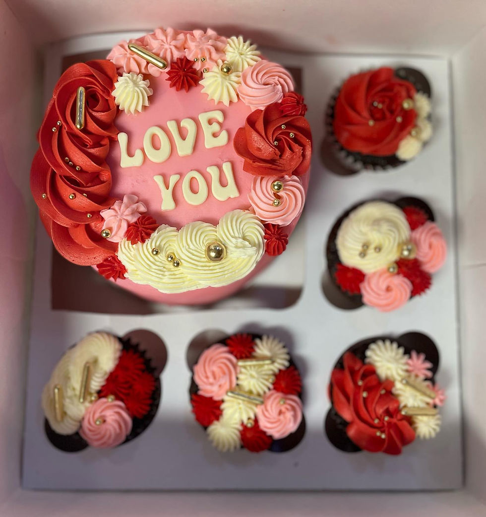 Thumbnail: Mini cake/cupcake combo